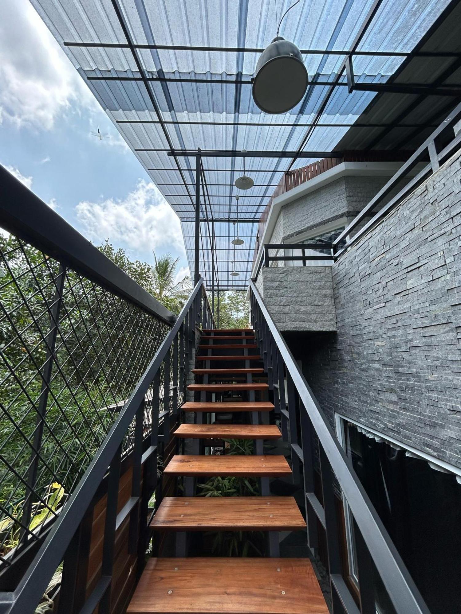 Kv By Halcyon Traveltech Apartment Anachal Exterior photo
