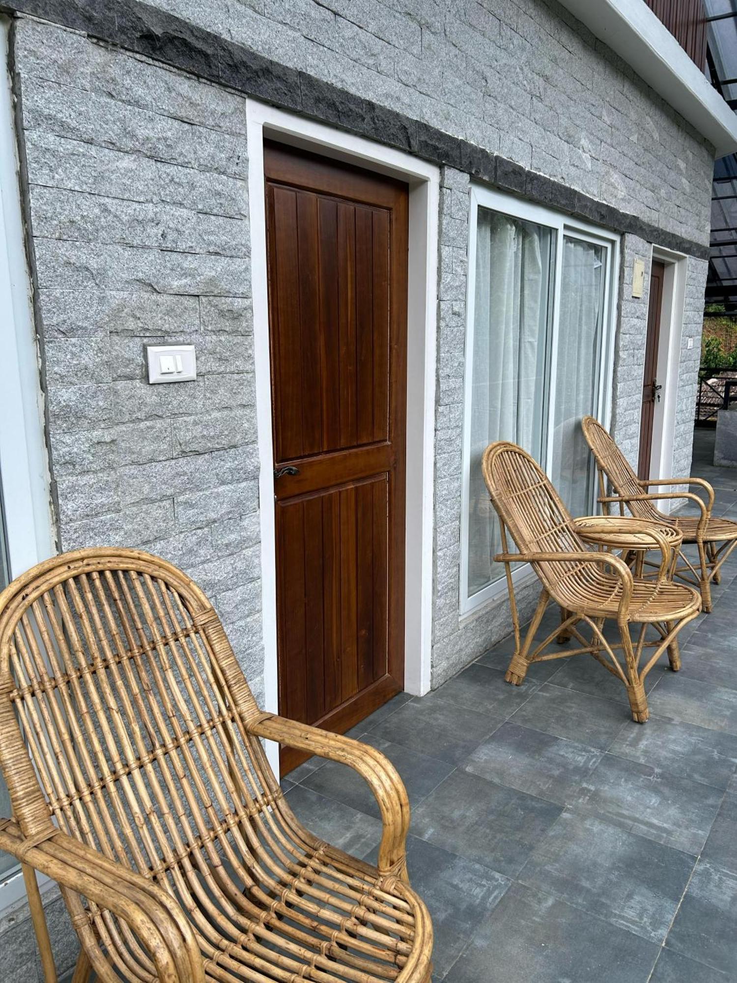 Kv By Halcyon Traveltech Apartment Anachal Exterior photo